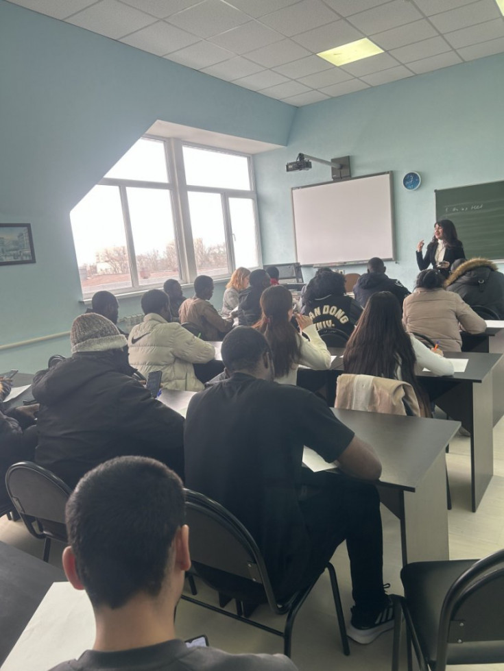 The International Faculty Hosts Ongoing Meetings with International Students in a Supportive Psychological and Adaptation Coworking Space
