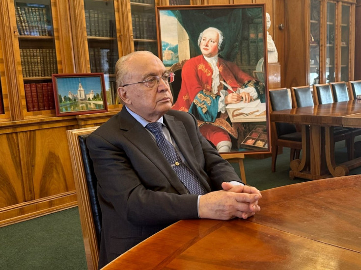 Ректор АГУ поздравил с днем рождения  академика РАН, доктора физико-математических наук, ректора МГУ им. Ломоносова Виктора Антоновича Садовничего 