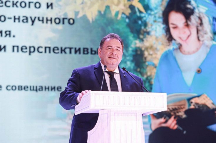 Дауд Мамий представил проекты АГУ по повышению качества математического и естественно-научного образования на республиканском августовском педагогическом совещании